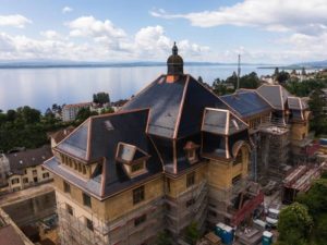 Collège des Arts Neuchâtel-tuiles-solaires Monument historique